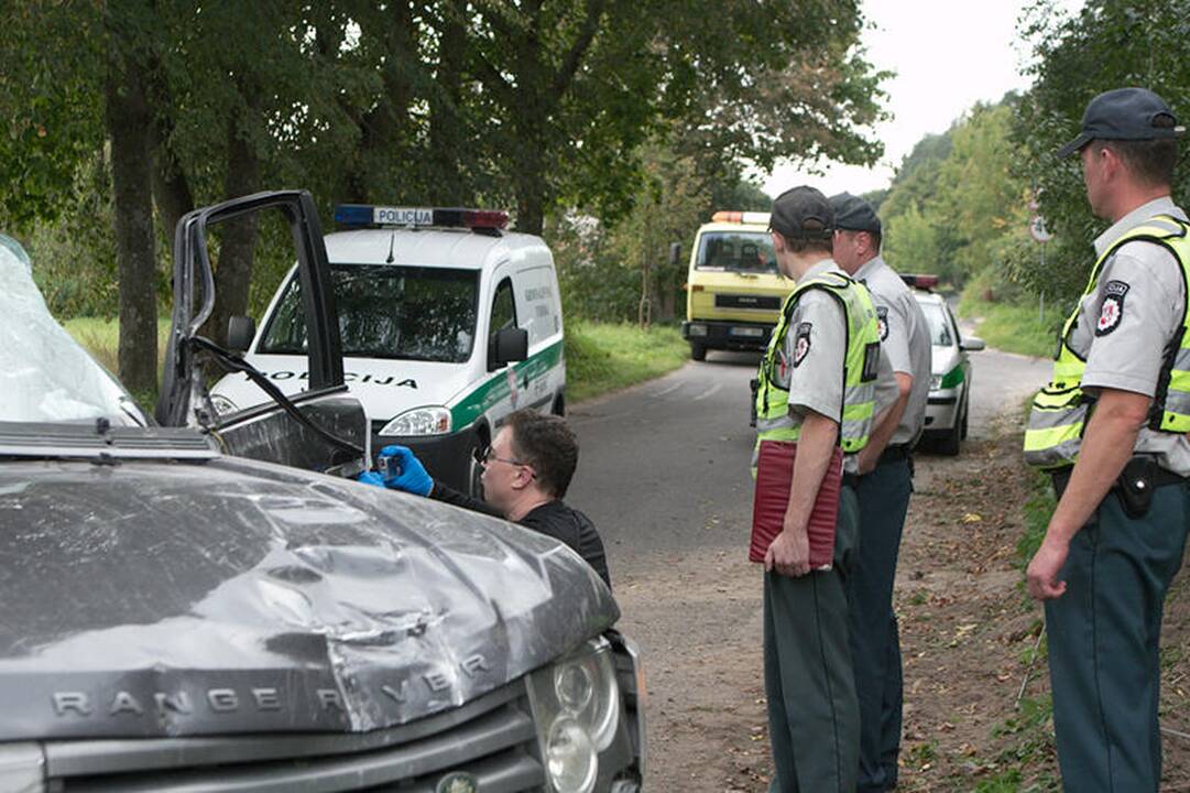 Pakeliui į „Belmontą“ visureigis daužė automobilius ir vartė stulpus