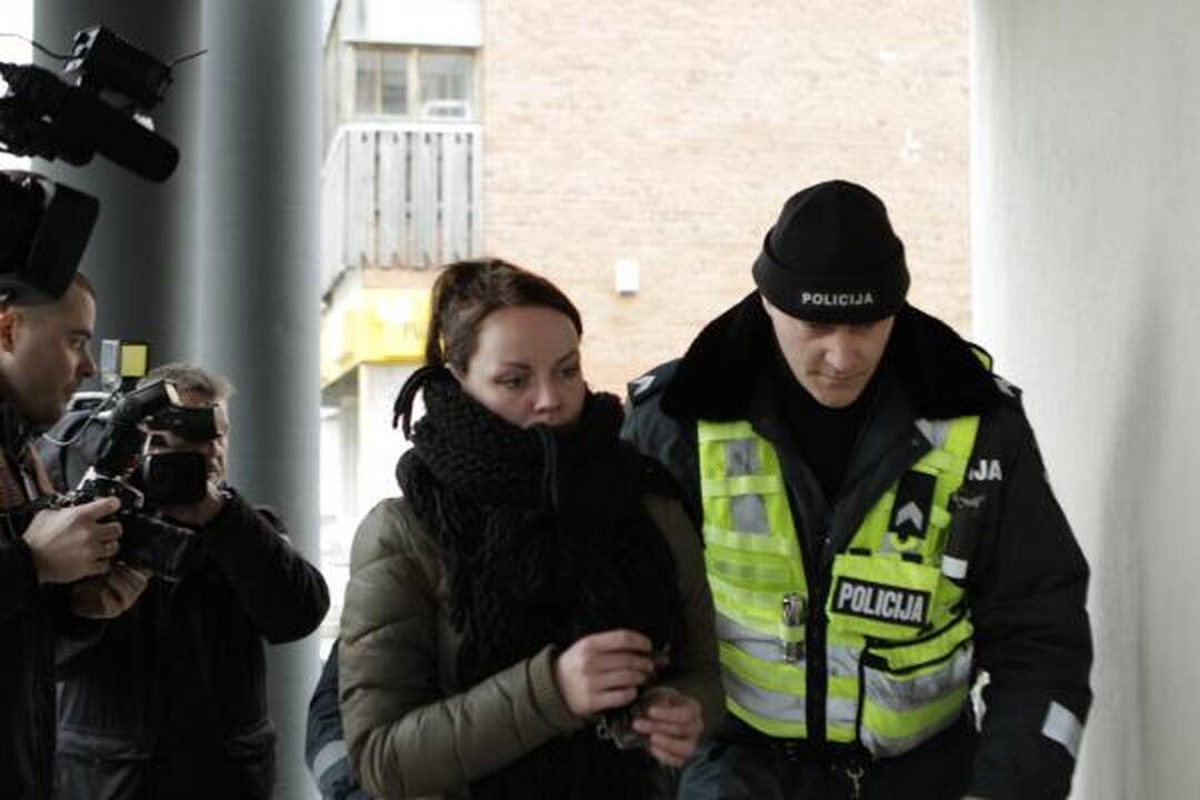 Konteinerio dvynukų motina nežinojo, kad pagimdė gyvą vaiką