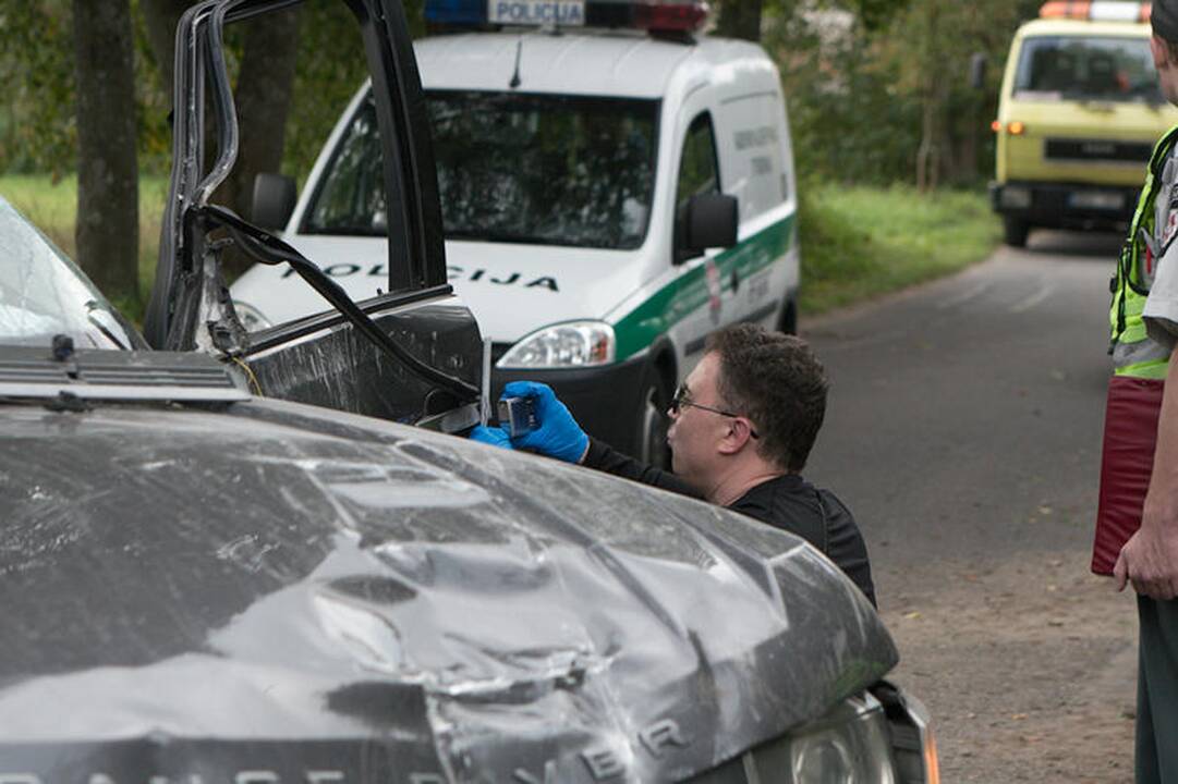 Pakeliui į „Belmontą“ visureigis daužė automobilius ir vartė stulpus