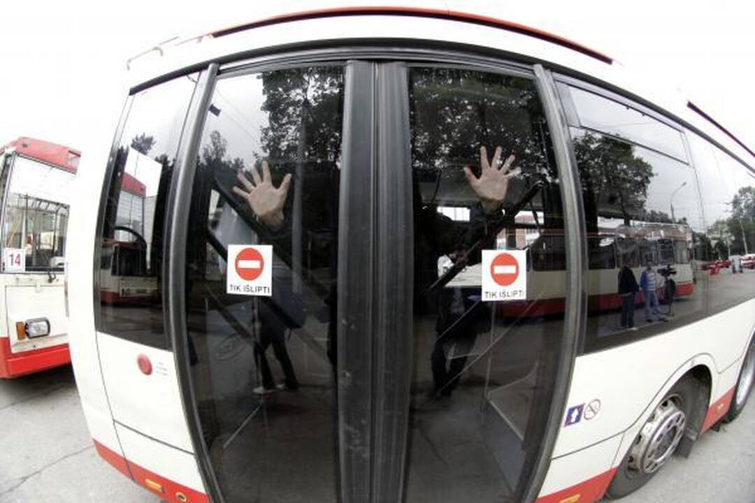 Vicemeras: keleivių laipinimas tik pro priekines duris vilniečiams bus tik į naudą