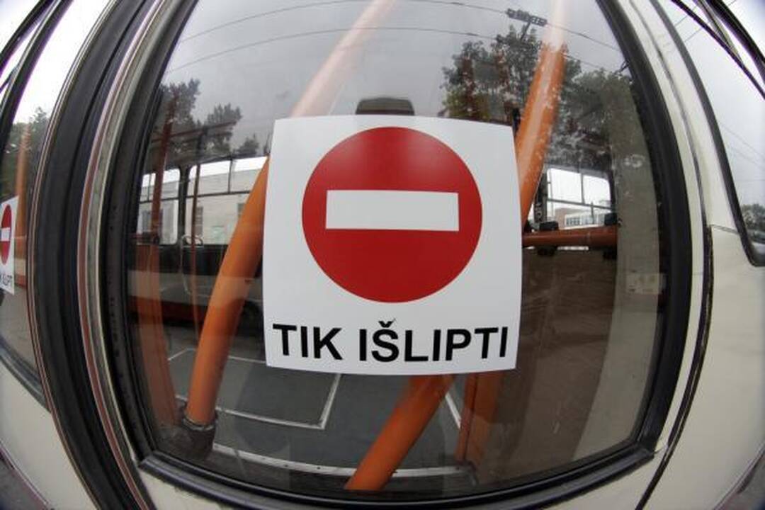 Vicemeras: keleivių laipinimas tik pro priekines duris vilniečiams bus tik į naudą
