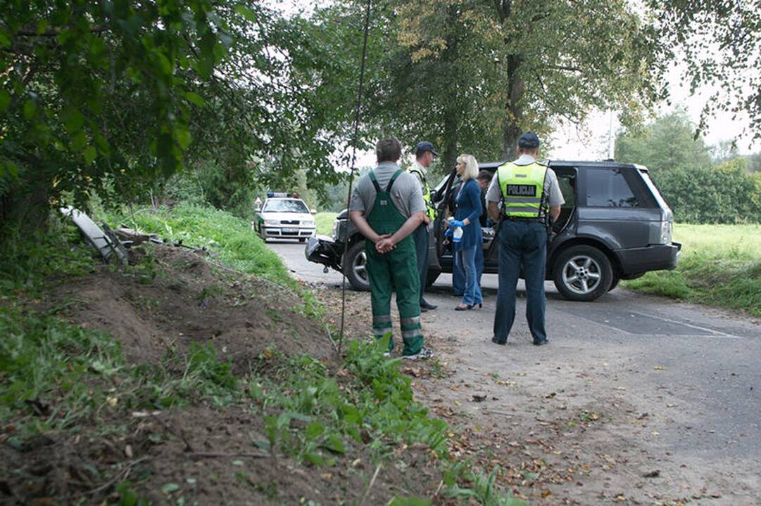 Pakeliui į „Belmontą“ visureigis daužė automobilius ir vartė stulpus