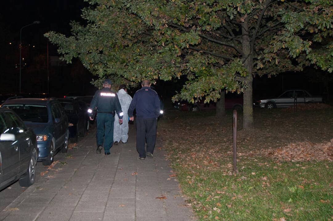 Už pastabą dėl šlapinimosi viešoje vietoje – šūvis į krūtinę