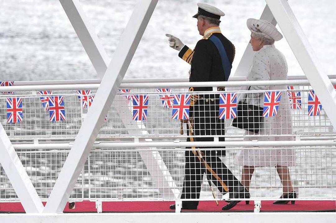 Elizabeth II garbei – tūkstančio laivų paradas