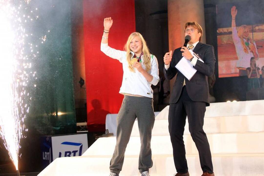 Lietuva pasitiko olimpinį auksą parvežusią R.Meilutytę
