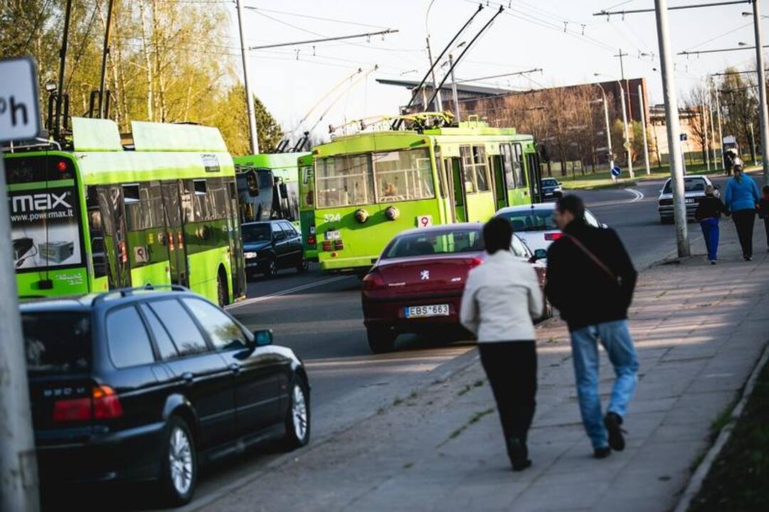 Kaune – masinė automobilių avarija (galima priežastis – alkoholis)