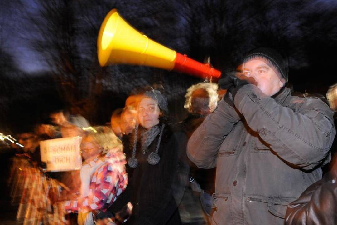 Vokietijos prezidento išlydėjimo ceremoniją sutrikdė protestuotojai