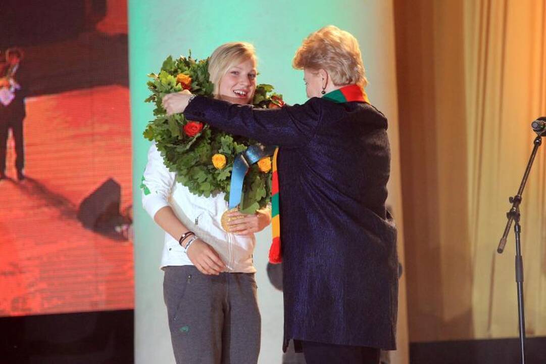 Lietuva pasitiko olimpinį auksą parvežusią R.Meilutytę
