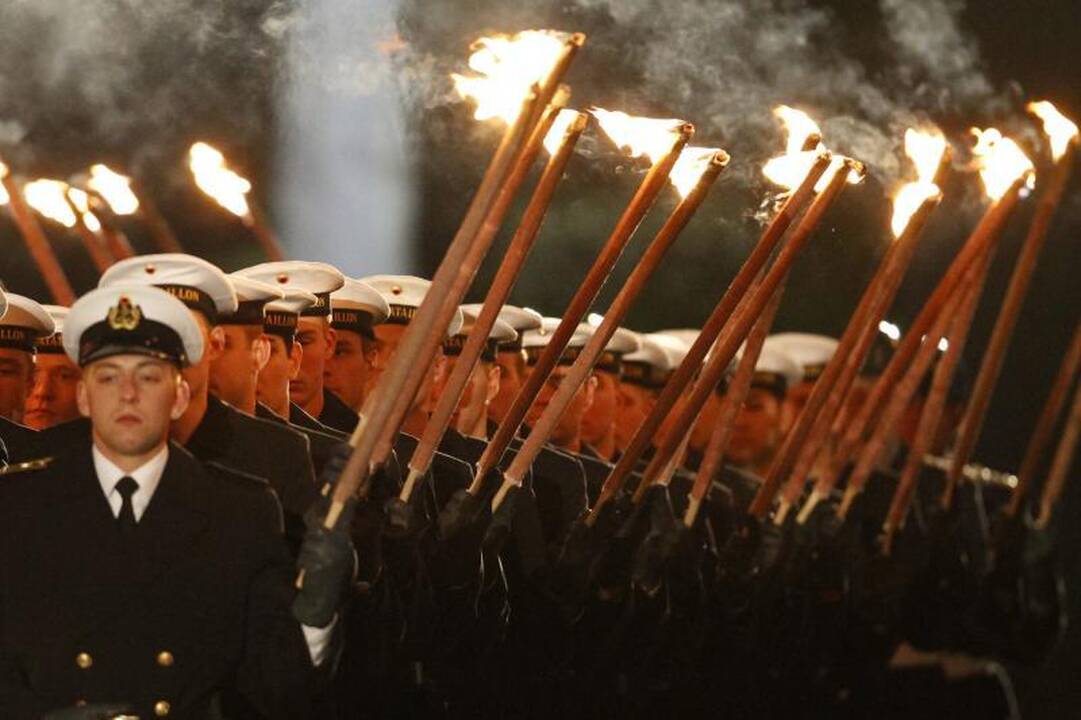 Vokietijos prezidento išlydėjimo ceremoniją sutrikdė protestuotojai