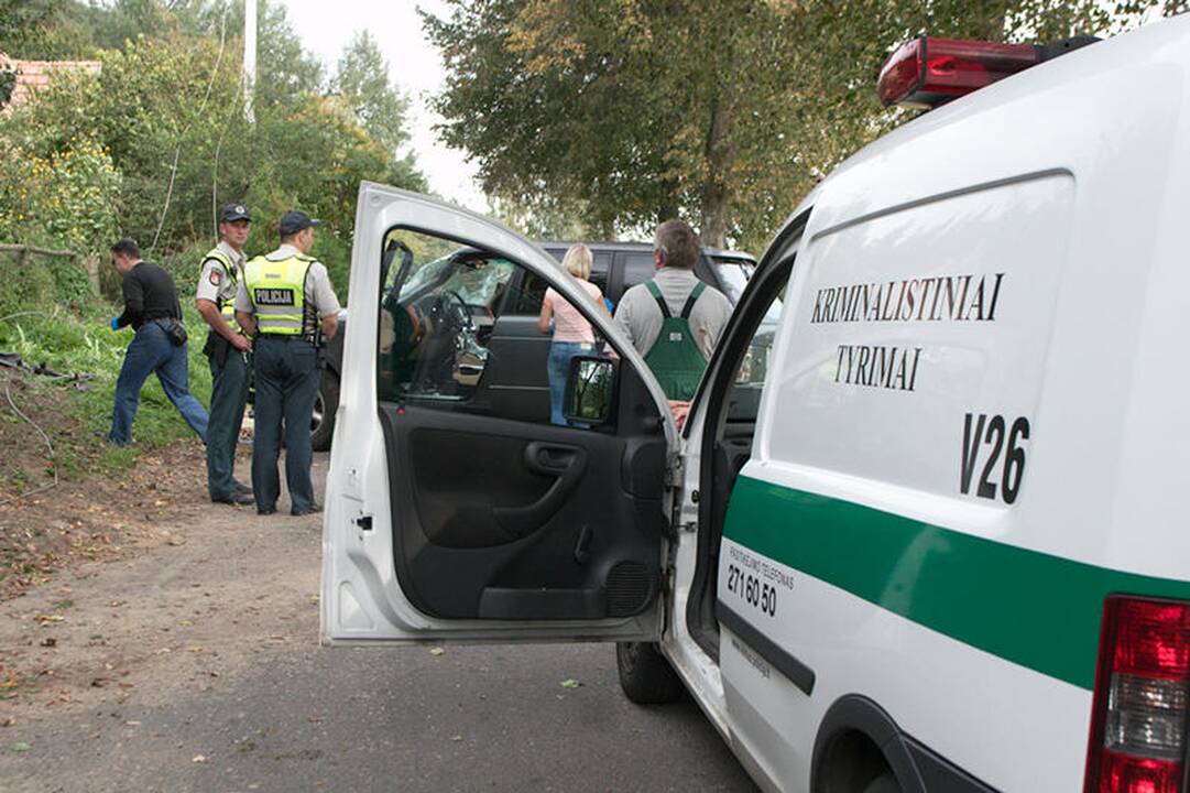 Pakeliui į „Belmontą“ visureigis daužė automobilius ir vartė stulpus