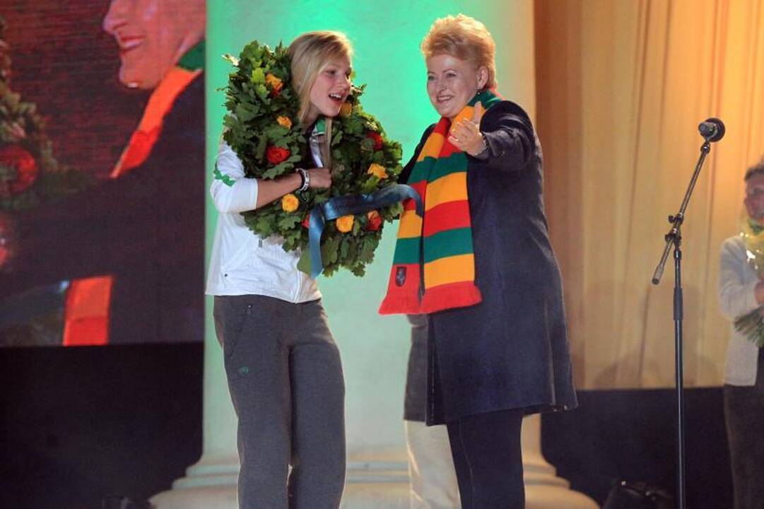 Lietuva pasitiko olimpinį auksą parvežusią R.Meilutytę