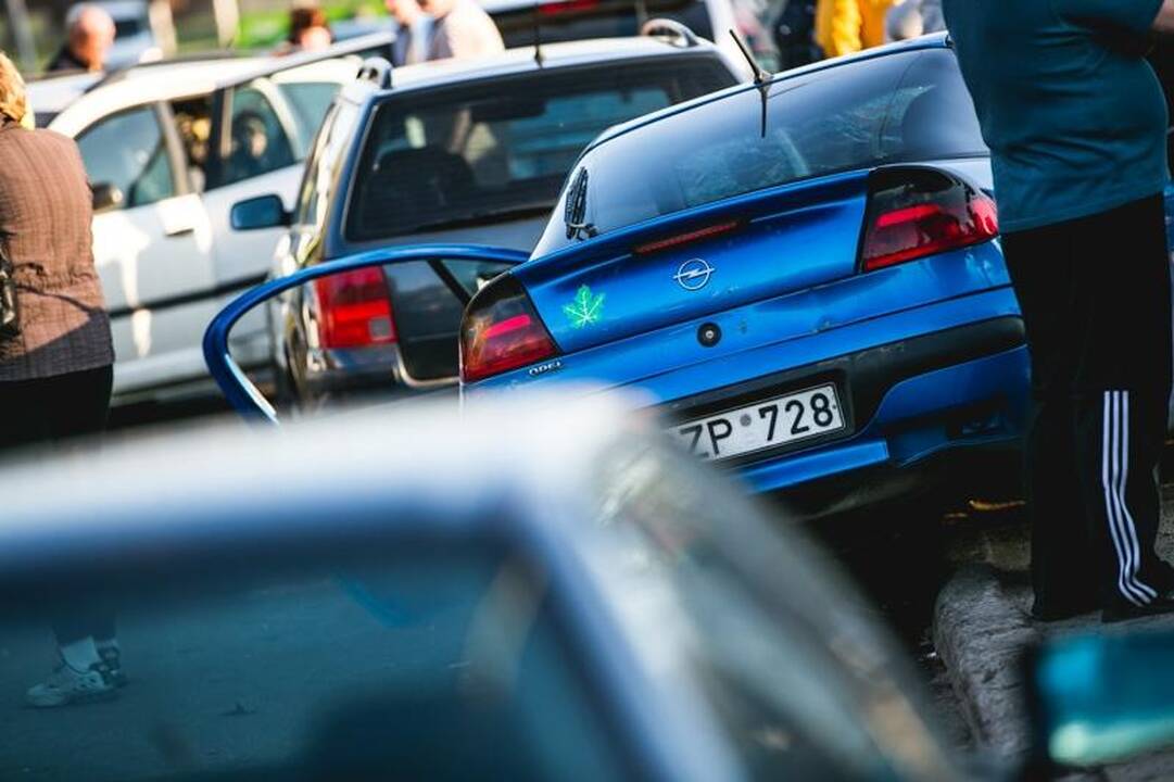 Kaune – masinė automobilių avarija (galima priežastis – alkoholis)