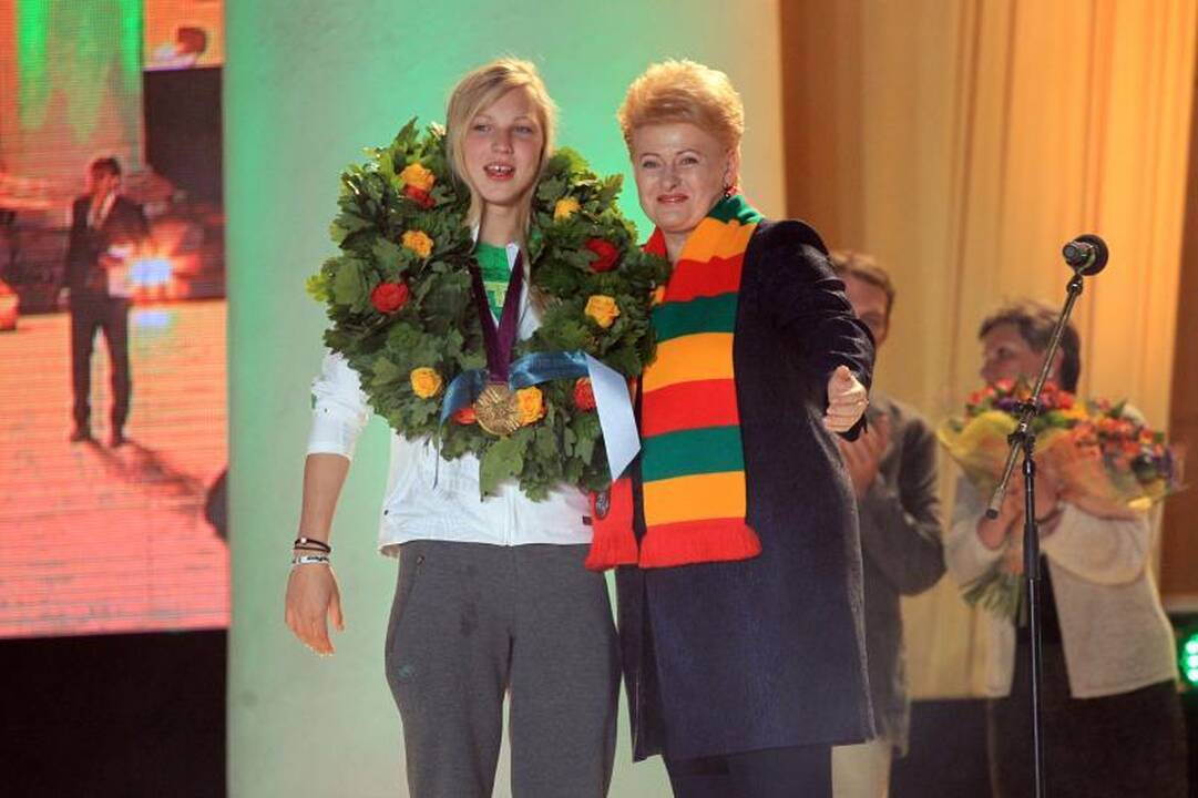 Lietuva pasitiko olimpinį auksą parvežusią R.Meilutytę