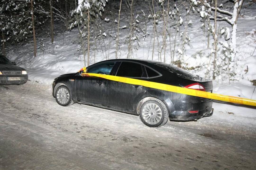Važiuodamas automobilio tempiamomis rogėmis žuvo vaikinas