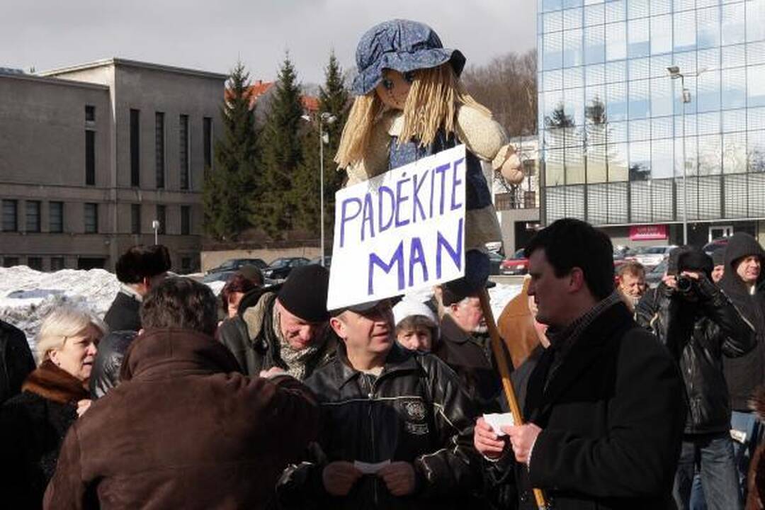 Protestuotojai prieš pedofiliją reikalavo daugiau prokurorų galvų (papildyta)