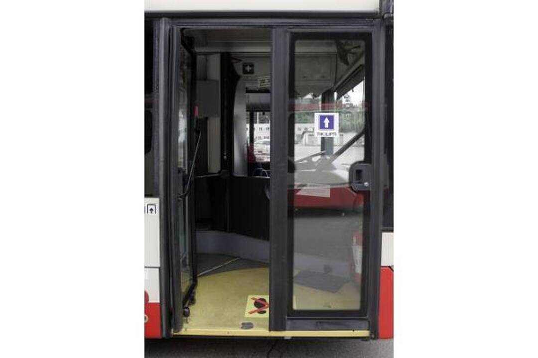 Vicemeras: keleivių laipinimas tik pro priekines duris vilniečiams bus tik į naudą