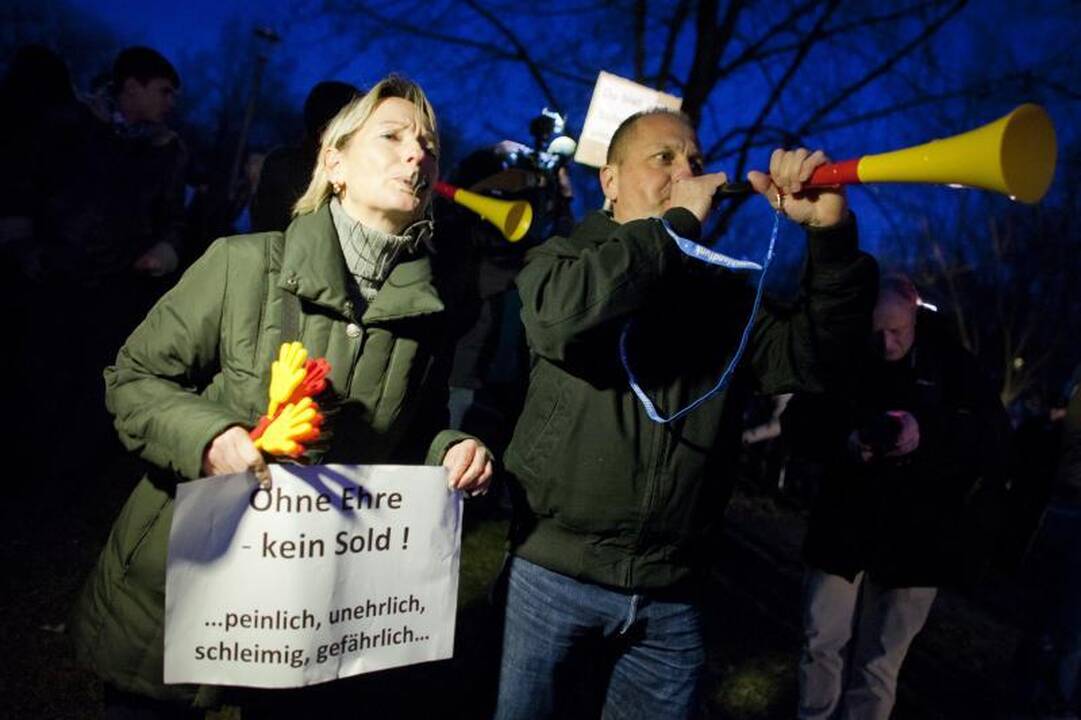 Vokietijos prezidento išlydėjimo ceremoniją sutrikdė protestuotojai
