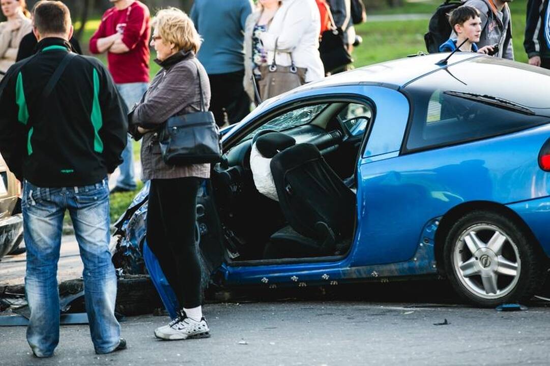 Kaune – masinė automobilių avarija (galima priežastis – alkoholis)