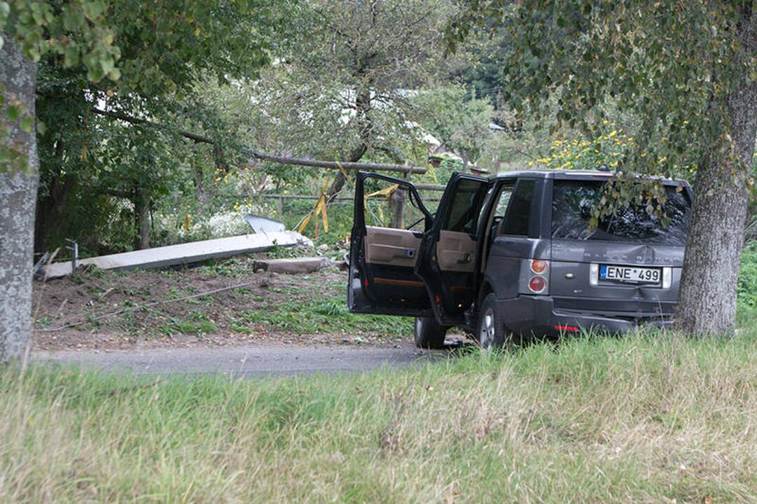 Pakeliui į „Belmontą“ visureigis daužė automobilius ir vartė stulpus