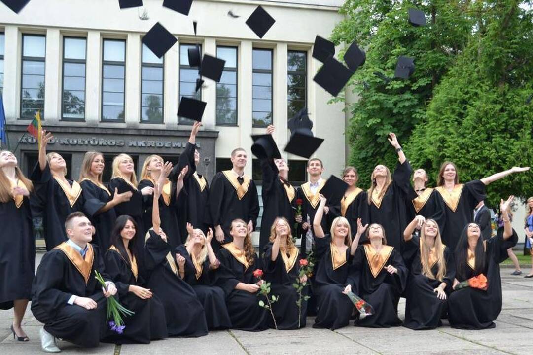 Lietuvos sporto universitete studijas baigė 570 studentų   