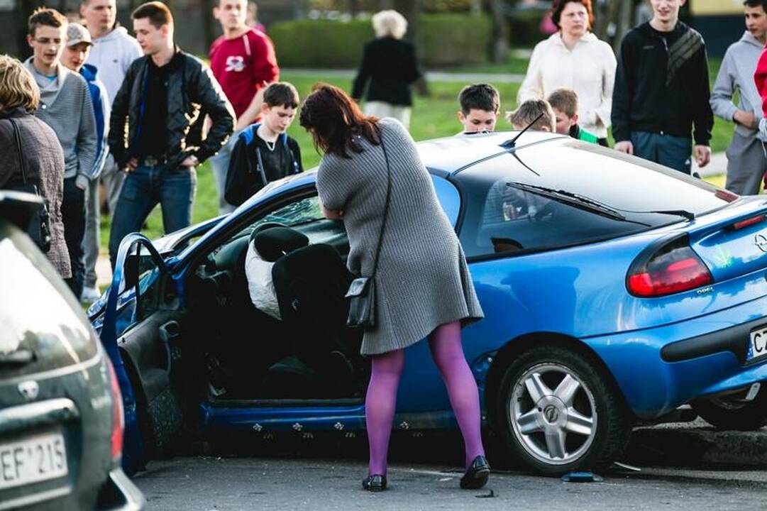 Kaune – masinė automobilių avarija (galima priežastis – alkoholis)