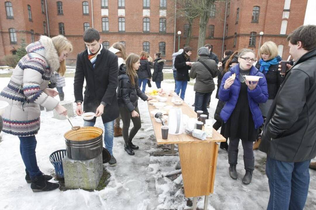 KU studentai kvietė valgyti aštrią žuvienę 