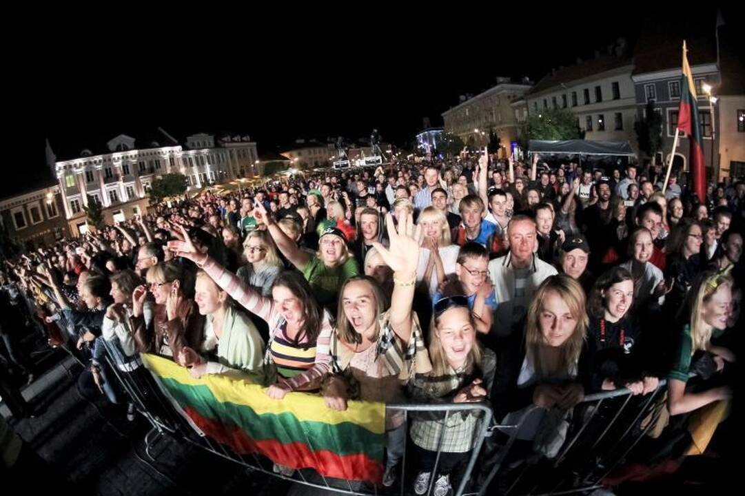 Lietuva pasitiko olimpinį auksą parvežusią R.Meilutytę