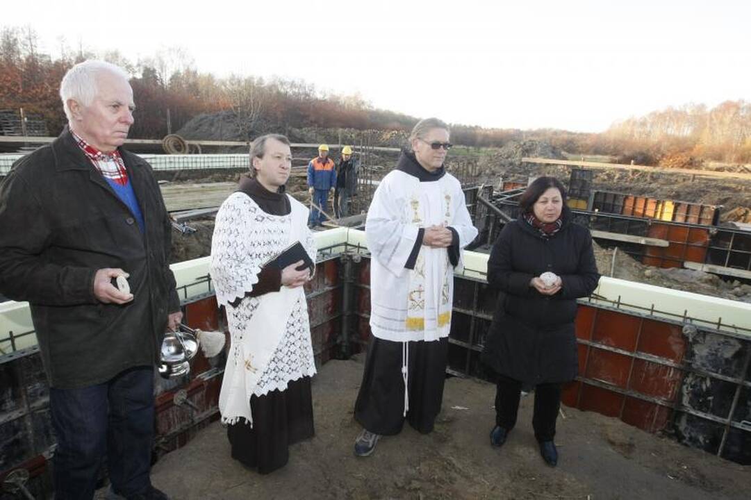Dvasinės paramos centro pamatus sutvirtino atminimo simboliais  