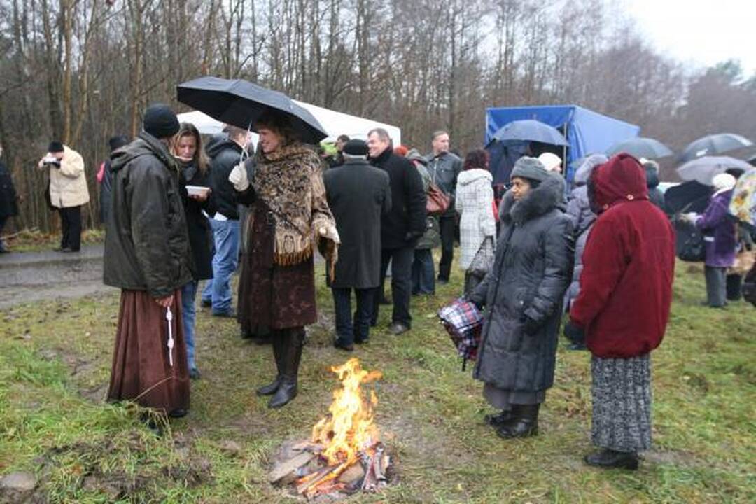 Pranciškonai kastuvais paskelbė onkologinio centro statybų pradžią 