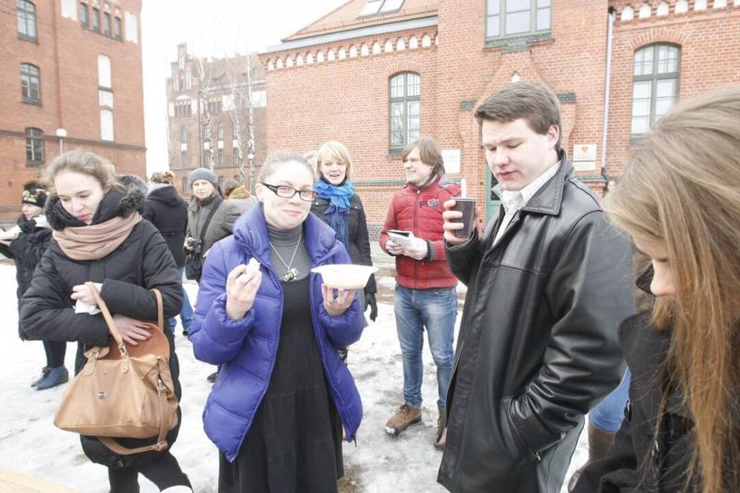 KU studentai kvietė valgyti aštrią žuvienę 