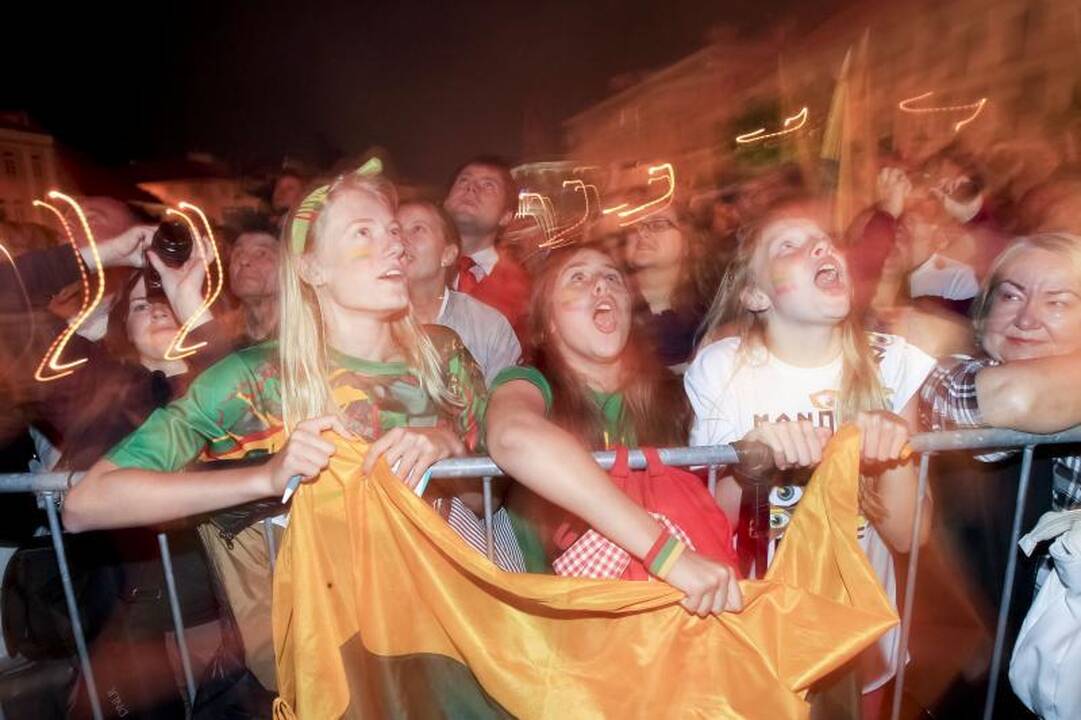Lietuva pasitiko olimpinį auksą parvežusią R.Meilutytę