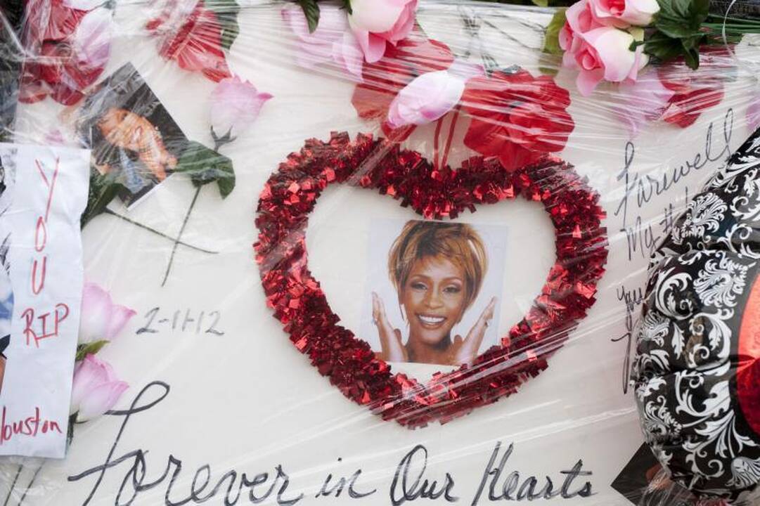 Niuarke įvyko ceremonija dainininkei Whitney Houston atminti