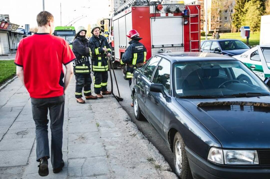 Kaune – masinė automobilių avarija (galima priežastis – alkoholis)