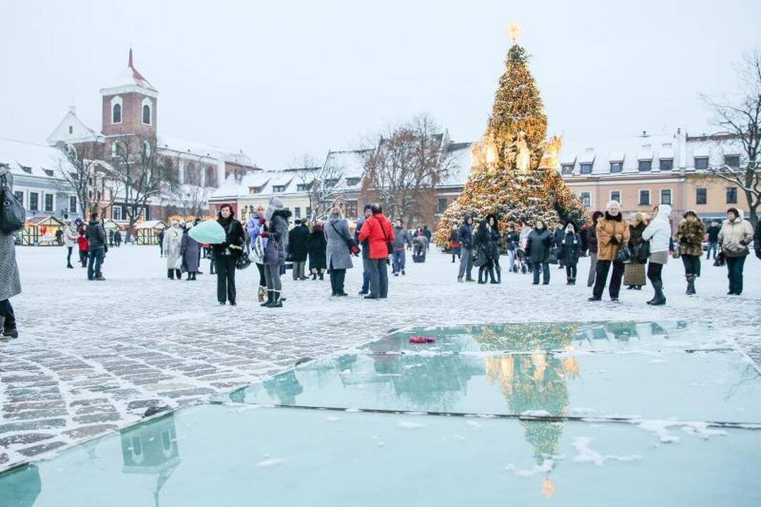Ištekėjusiai Dž. Butkutei palinkėjo susilaukti 12 vaikų