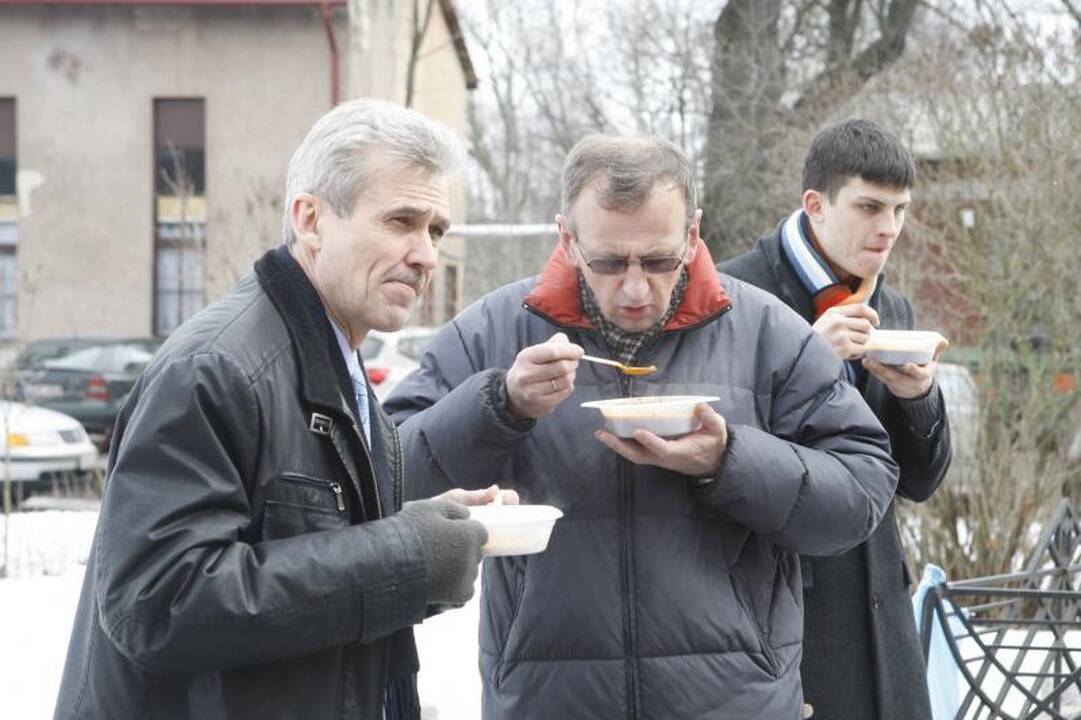 KU studentai kvietė valgyti aštrią žuvienę 