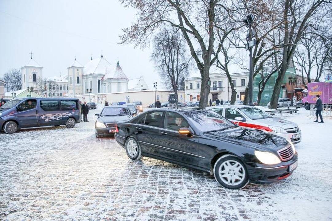 Ištekėjusiai Dž. Butkutei palinkėjo susilaukti 12 vaikų