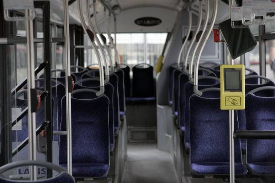 Vicemeras: keleivių laipinimas tik pro priekines duris vilniečiams bus tik į naudą