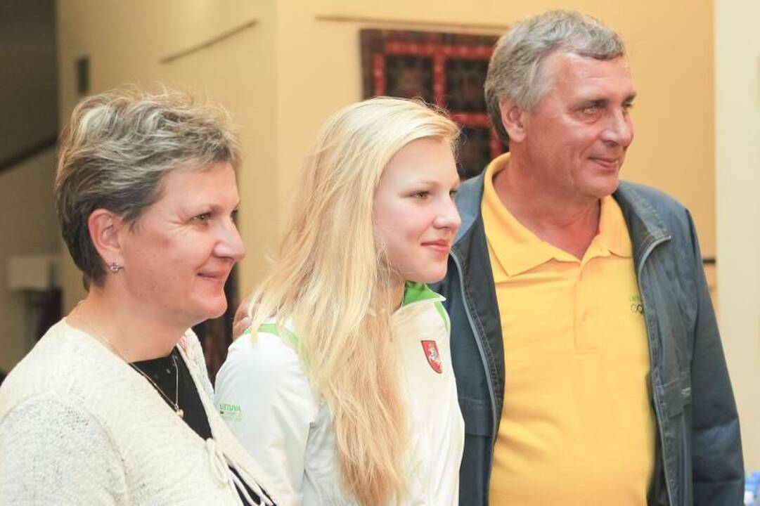 Lietuva pasitiko olimpinį auksą parvežusią R.Meilutytę