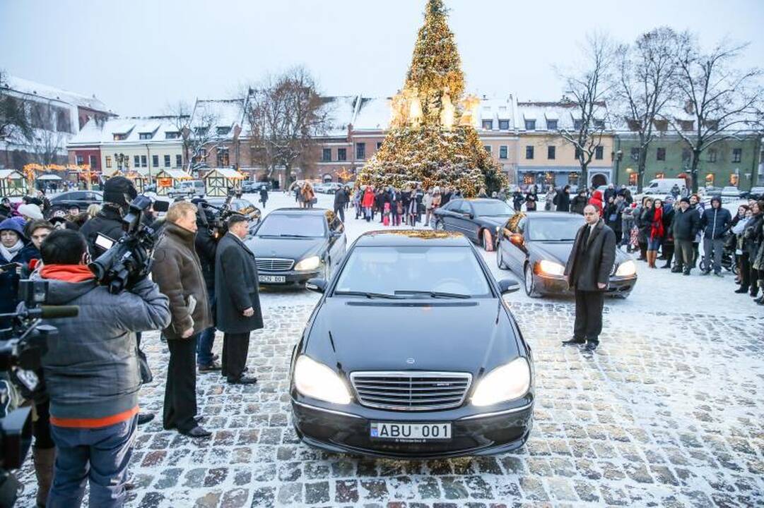 Ištekėjusiai Dž. Butkutei palinkėjo susilaukti 12 vaikų