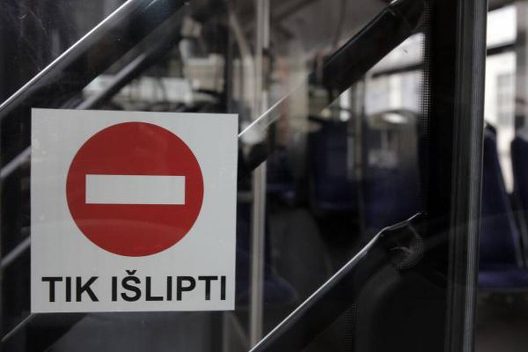 Vicemeras: keleivių laipinimas tik pro priekines duris vilniečiams bus tik į naudą