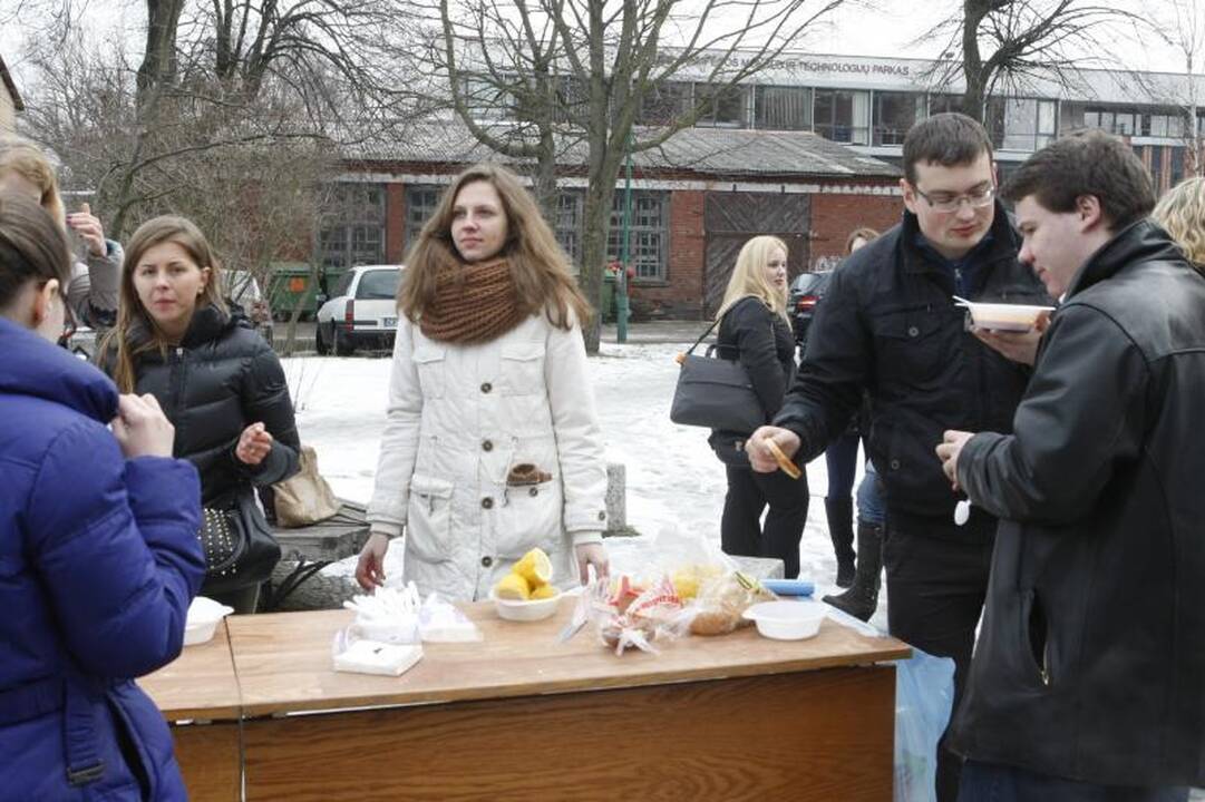 KU studentai kvietė valgyti aštrią žuvienę 