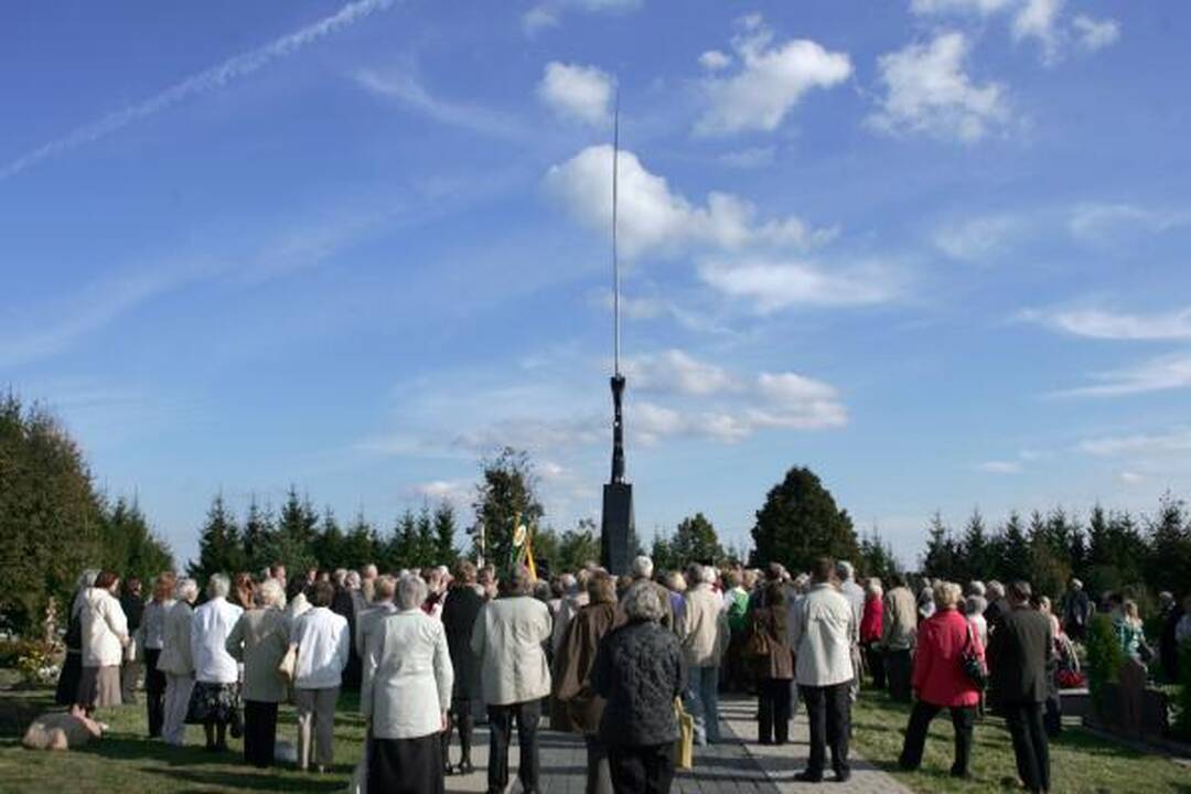 G.Umbraso "Angelas" nutūpė Karveliškių kapinėse