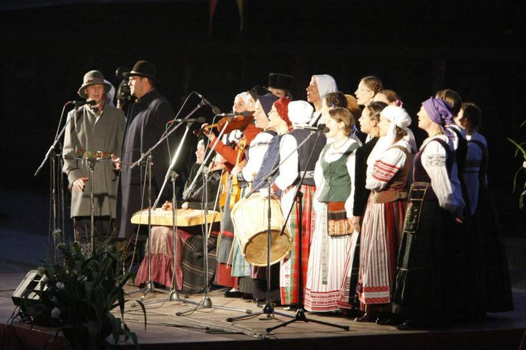 Minios klaipėdiečių prie piliavietės atšventė mylimo miesto gimtadienį