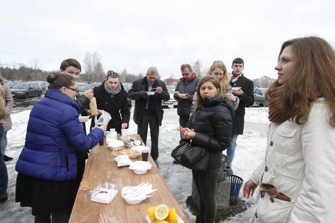 KU studentai kvietė valgyti aštrią žuvienę 