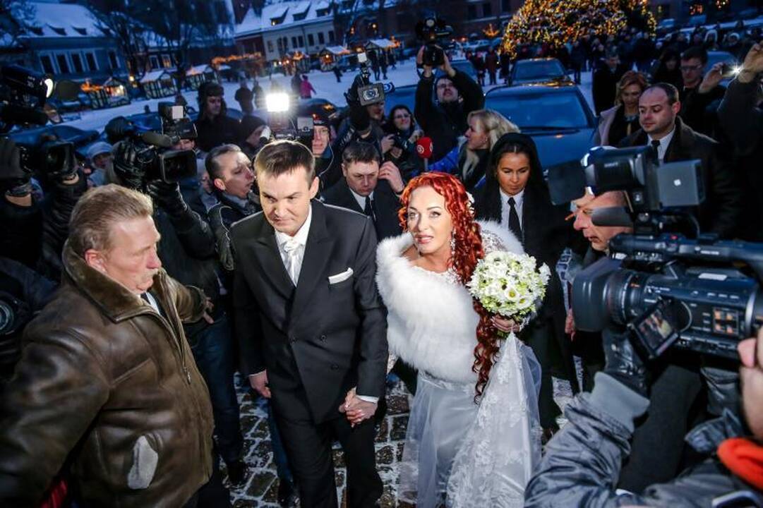 Ištekėjusiai Dž. Butkutei palinkėjo susilaukti 12 vaikų