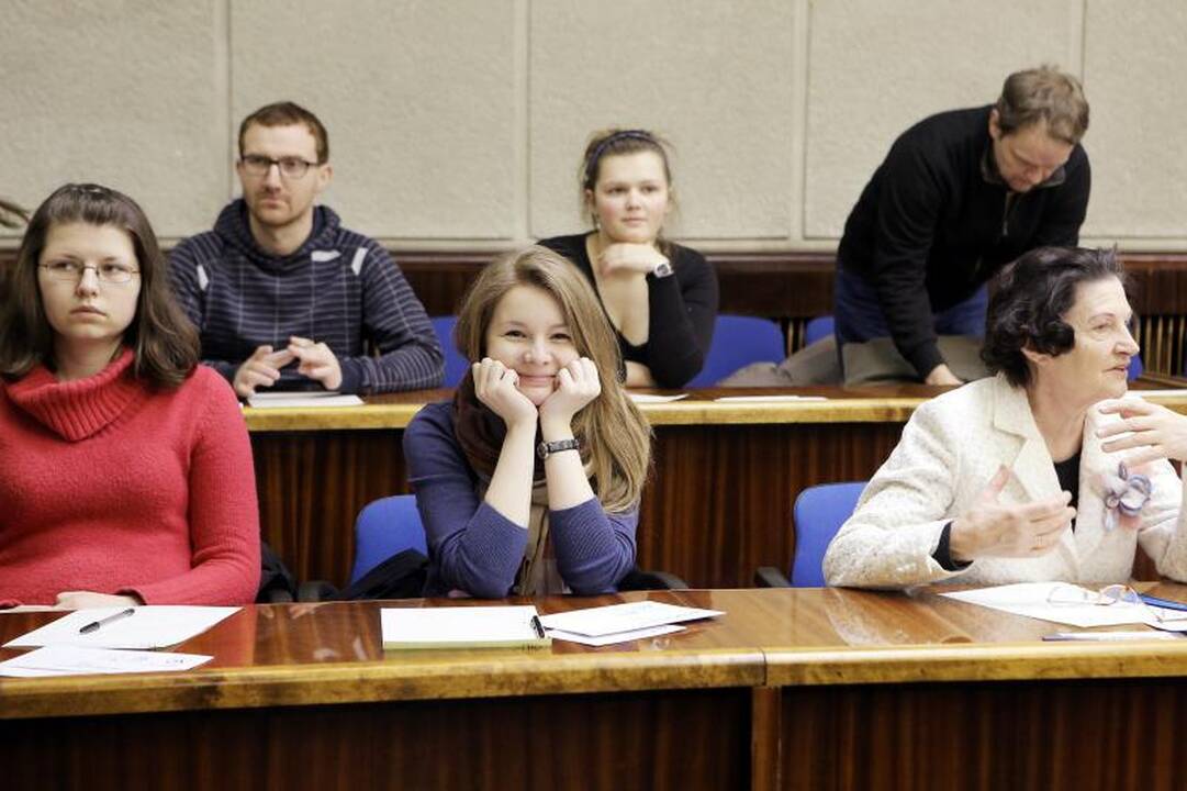 Klaipėdiečiai piktinosi – nacionalinį diktantą skaitė per greitai 