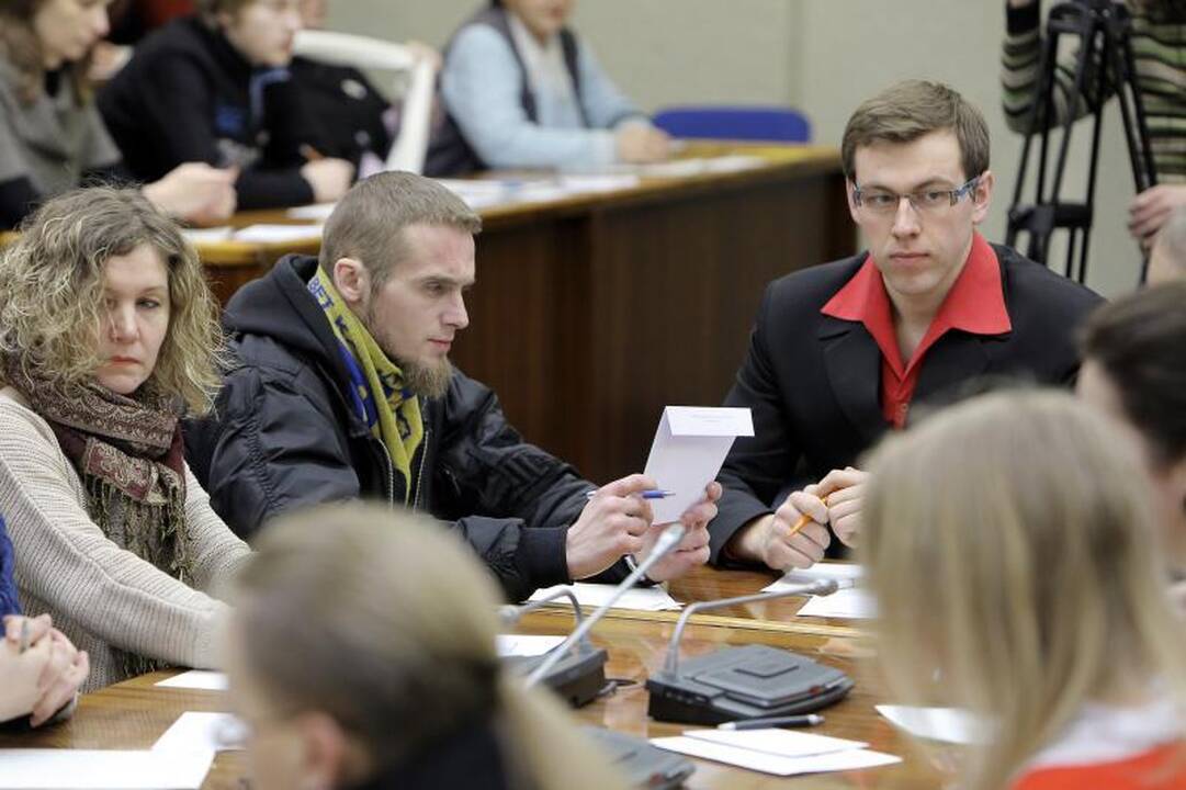 Klaipėdiečiai piktinosi – nacionalinį diktantą skaitė per greitai 
