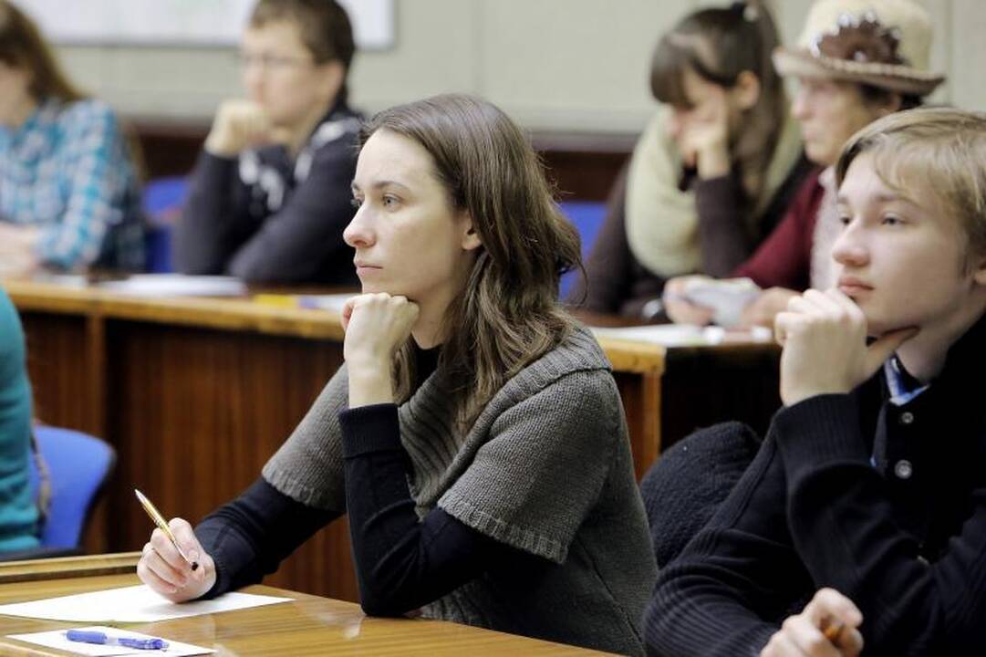 Klaipėdiečiai piktinosi – nacionalinį diktantą skaitė per greitai 