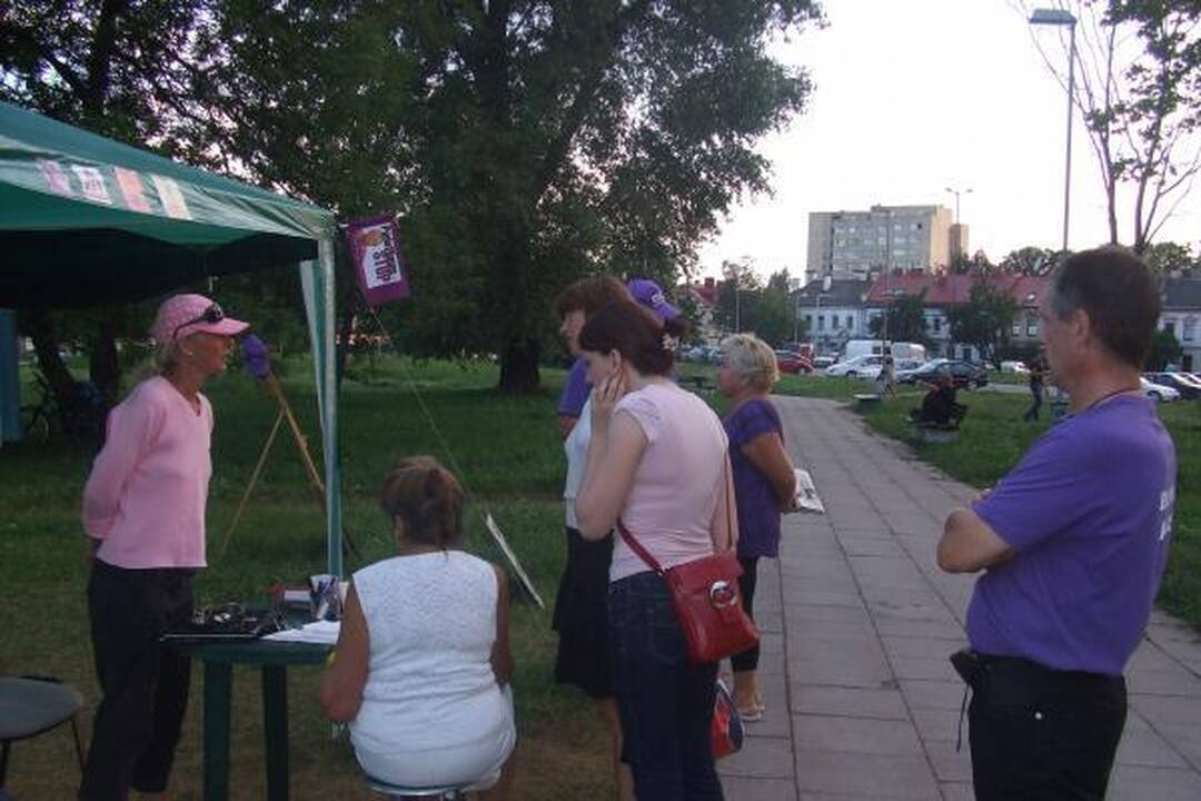 Badautojai parašų rinkimo akciją perkėlė į sostinės gatves