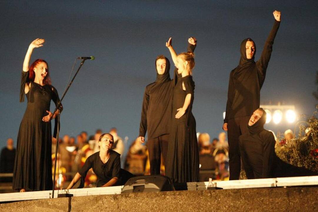 Minios klaipėdiečių prie piliavietės atšventė mylimo miesto gimtadienį